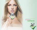 Britney Spears si Paris Hilton isi scot parfum