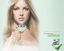 Britney Spears si Paris Hilton isi scot parfum