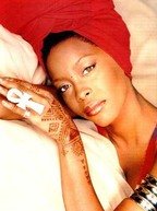 Erykah Badu - "Honey" clip