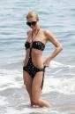 Paris Hilton costum de baie
