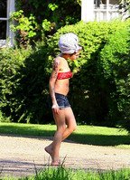 amy-winehouse-prin-iarba-ratacind-4