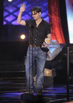 85339_jd_-_mtv_movie_awards_show_cu_isa_010608_03_122_20lo1