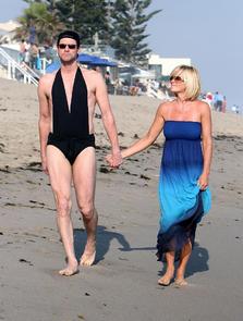 Costume de baie: Jim Carrey vs Jenny McCarthy