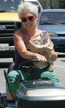 Videoclip Pink "So What"