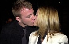 E oficial! Madonna si Guy Ritchie divorteaza