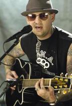La multi ani: Benji & Joel Madden!
