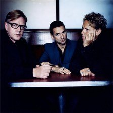 Inca 2000 de bilete la concertul Depeche Mode!