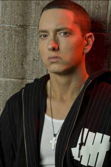 Eminem lanseaza albumul "Relapse"