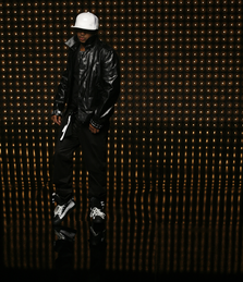 Videoclip The Dream feat Kanye West - "Walkin' on the moon"