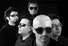 Voltaj spune adio cu albumul "V8" 