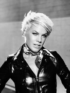 Noul videoclip Pink - "Funhouse"