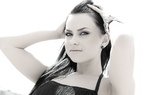 Inna isi cauta instrumentisti!
