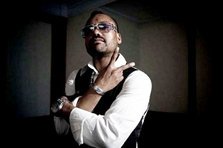 Teaser videoclip Spike - "Banii"
