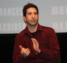 La multi ani, David Schwimmer!