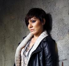 Piesa noua Neylini - "Play me"