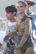 rihanna-hard-2