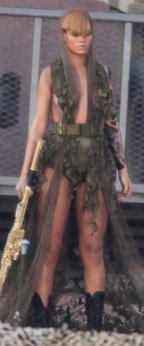 rihanna-hard-5