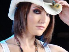 Piesa noua: Alexandra Ungureanu feat. Keo - Upside Down