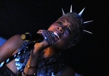 Piesa noua Kelis: Scream & Shout