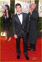 taylor-lautner-golden-globes-2010-06