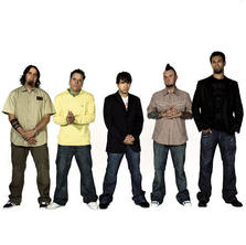 Baietii de la BloodHound Gang asculta Miley Cyrus