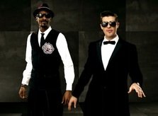 Videoclip: Robin Thicke feat. Snoop Dogg - It's In The Mornin'