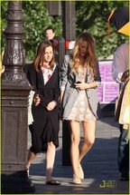 leighton-meester-blake-lively-gossip-girl-paris-01