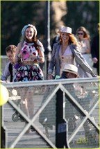 leighton-meester-blake-lively-gossip-girl-paris-05