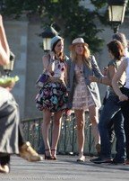 leighton-meester-blake-lively-gossip-girl-paris-17