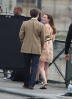 leighton-meester-blake-lively-gossip-girl-paris-216