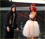 Pe-scena-Eminem-si-Rihanna-VMA-2010-3.jpg