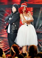Pe scena - Eminem si Rihanna - VMA 2010