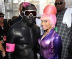 covor rosu - Nicki Minaj - Will I Am