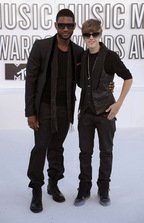 covor rosu - Usher si Justin Bieber