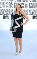 covor-rosu-_Cascada_2010_MTV_Video_Music_Awards.jpg