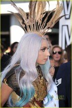 covor-rosu-lady-gaga-vmas-2010-2.jpg