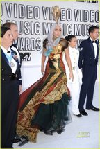 covor rosu - lady-gaga-vmas-2010 (3)
