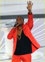 pe-scena-kanye-west-07.jpg