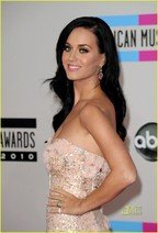 covor rosu -katy-perry-amas-red-carpet-2010-02