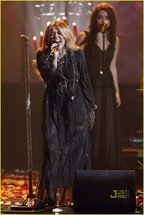 miley-cyrus-amas-performance-video-03