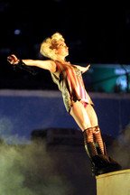 poze filmari videoclip Kesha - We R Who We R - 6