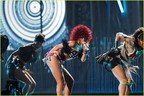 rihanna-amas-performance-2010-10