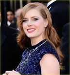 Amy Adams - Oscar 2011 - covorul rosu - 2