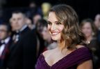 Natalie Portman - Oscar 2011 - covorul rosu (3)