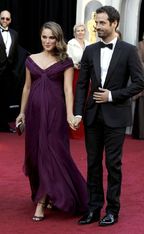 Natalie-Portman-Oscar-2011-covorul-rosu