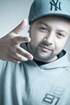 Praetor (Veritasaga) va recomanda sa ascultati...