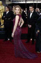 Scarlett Johansson - Oscar 2011 - covorul rosu -