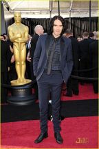 russell-brand-Oscar 2011 - covorul rosu