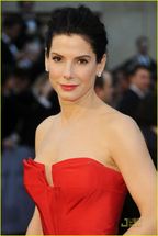 sandra-bullock-Oscar-2011-covorul-rosu