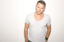 Videoclip Tiësto & Mark Knight feat Dino - Beautiful World